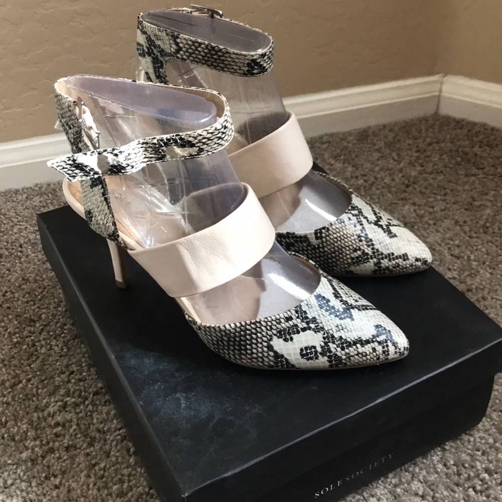 Sole Society pumps